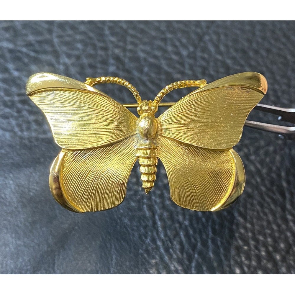 VINTAGE MODERNIST BUTTERFLY TEXTURE & POLISHED GOLD TONE BROOCH CLASSIC JEWELRY